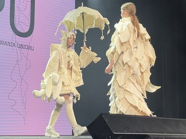 Nowe spojrzenie na “FASHION”