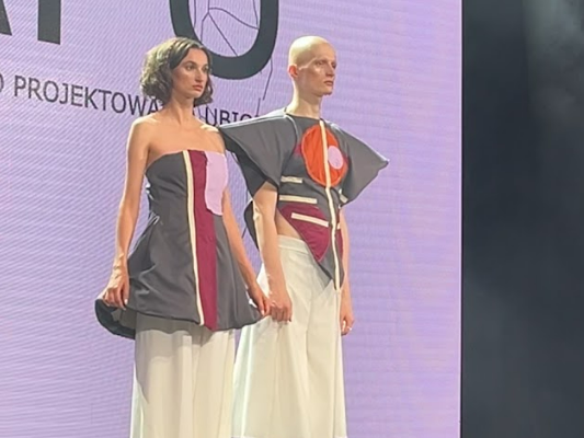 Nowe spojrzenie na “FASHION”