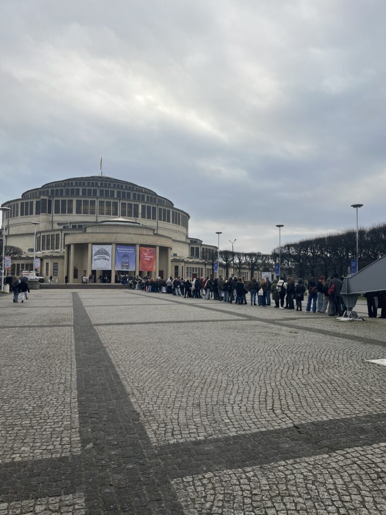 33. Wrocławskie Targi Dobrych Książek kolejka